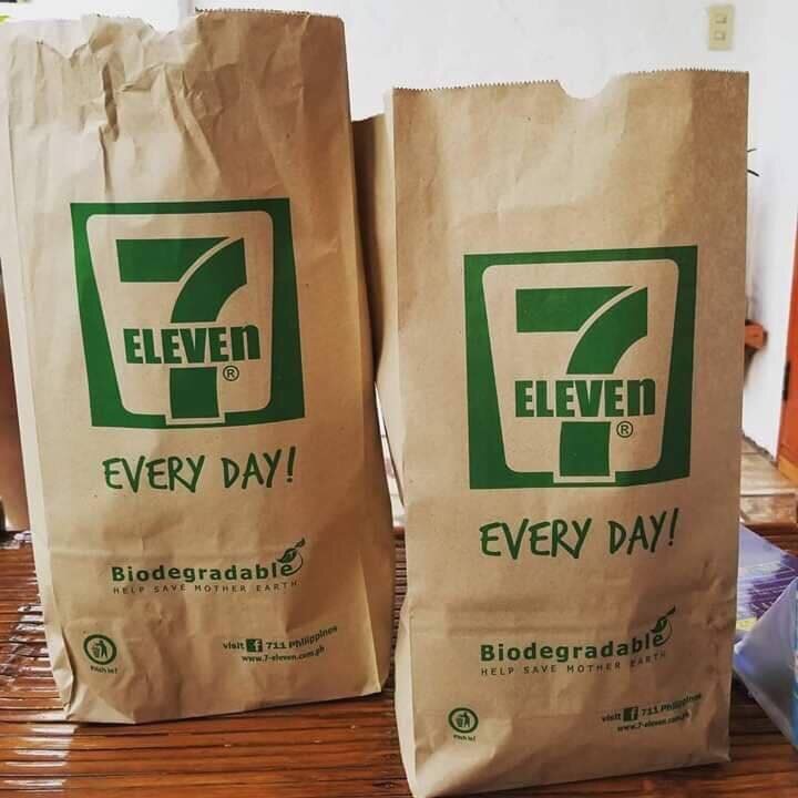 Пакеты из 7/11 (с) The Thaiger