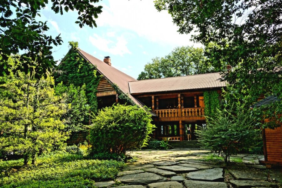 Основное здание чайных домиков.