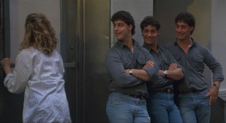 Тройняшки в фильме «Отчаянно ищу Сьюзан».