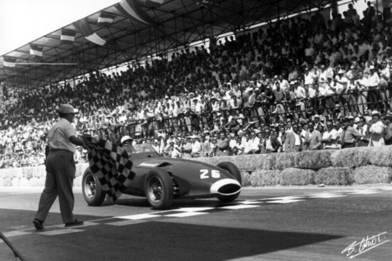 Финиш Стирлинга Мосса на Гран При Пескара 1957 года
