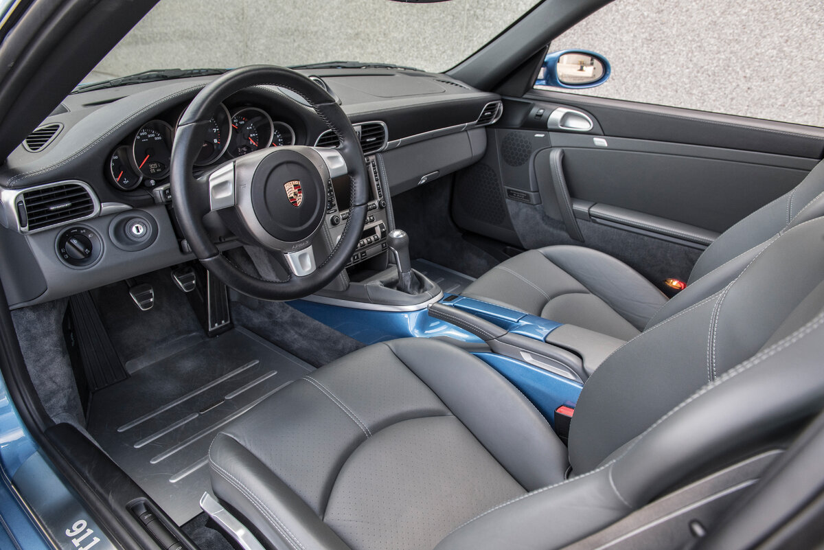 Porsche 911 Turbo s 2020 Interior