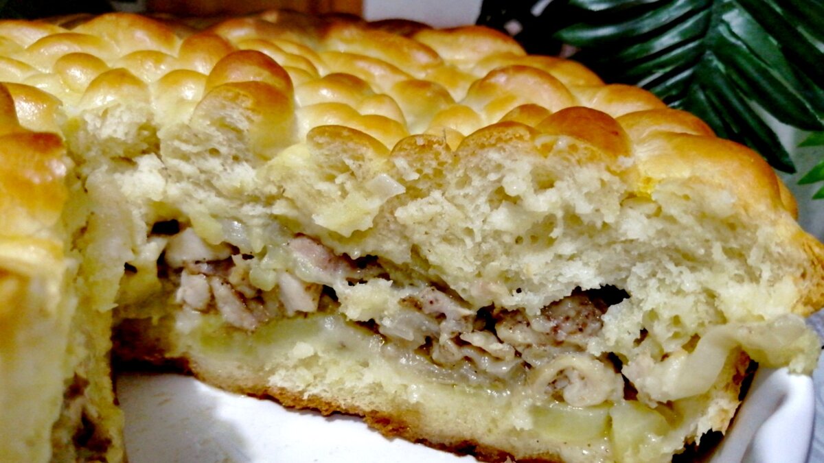 Пирог с курицей и сыром из дрожжевого теста в духовке - 15 пошаговых фото в рецепте
