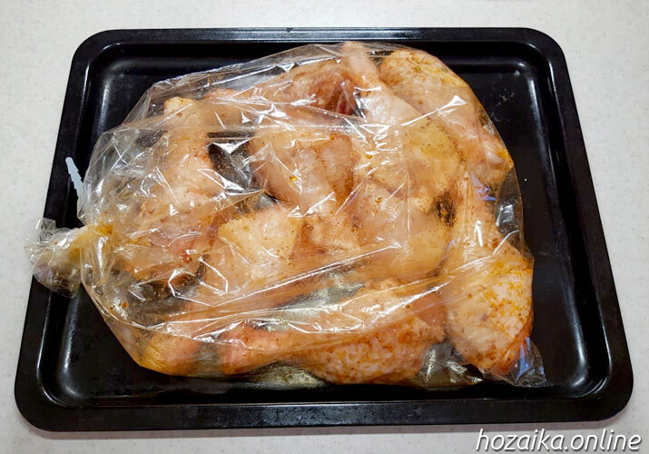 Вкусные ножки в рукаве. Куриные ножки в рукаве в духовке. Ножки в пакете для запекания в духовке. Голени в пакете для запекания в духовке. Куриные ножки в пакете для запекания.
