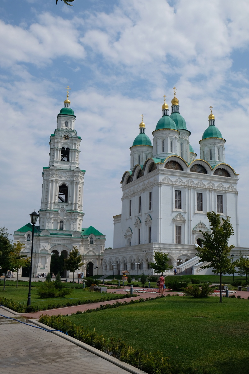 Пречистенская колокольня и Кафедральный Успенский собор