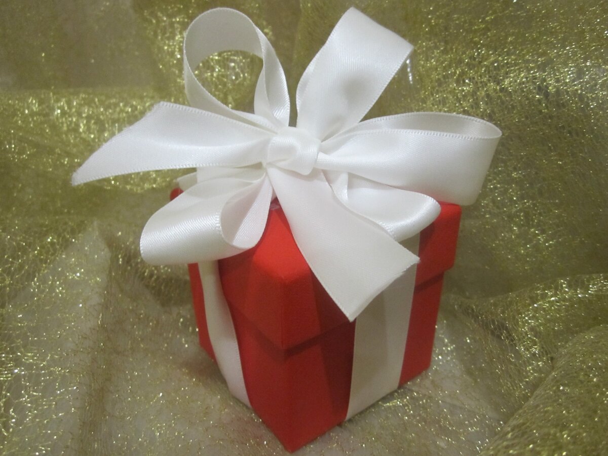 Оформление подарочной коробки с ювелирными украшениями (фото автора)