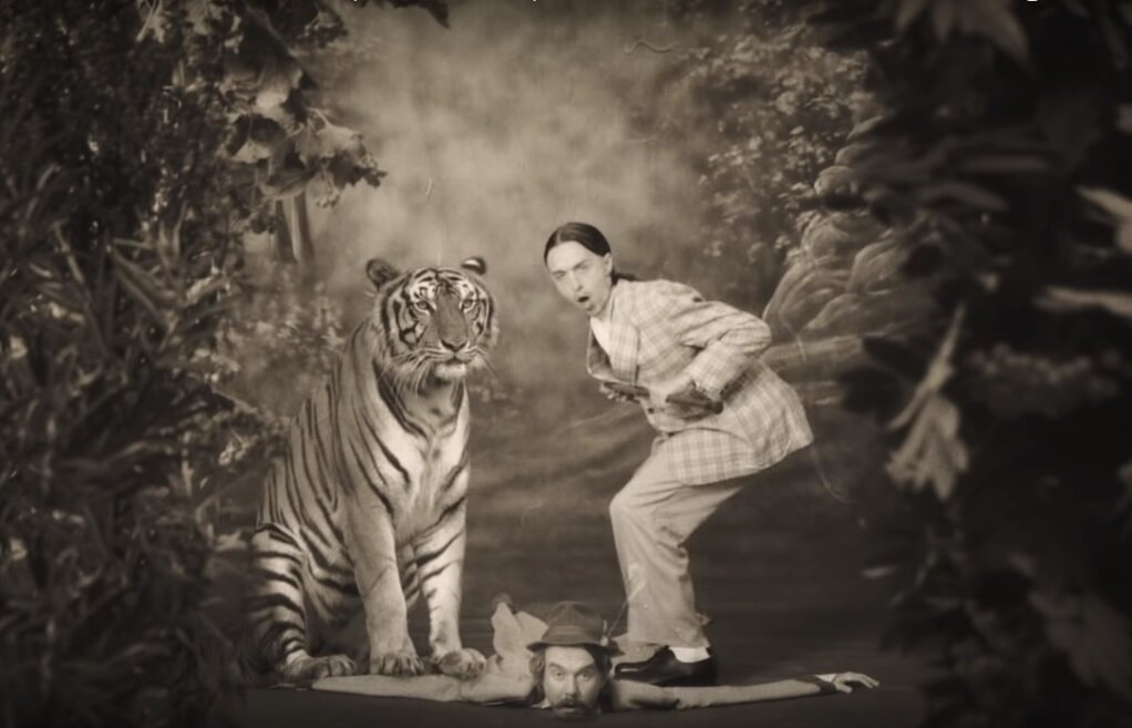 изобилие фото(прокручивать галерею)далее перевод а видео клип внизу