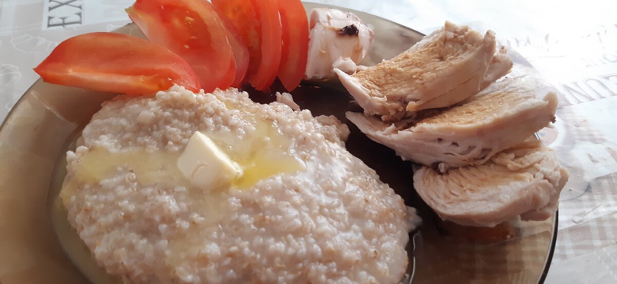 Наш завтрак сегодня выглядел вот так. Вкусно и сытно