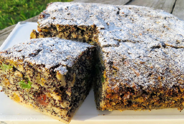 маковый пирог с яблоками и цукатами