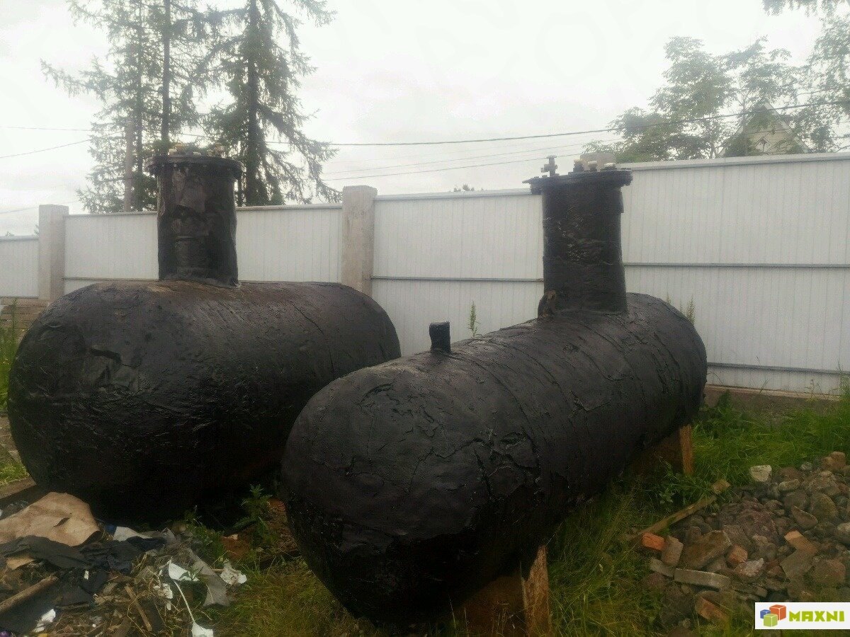 Газгольдеры, установленные еще в 60-е годы СССР. Их реставрируют и вновь устанавливают на дачных участках.