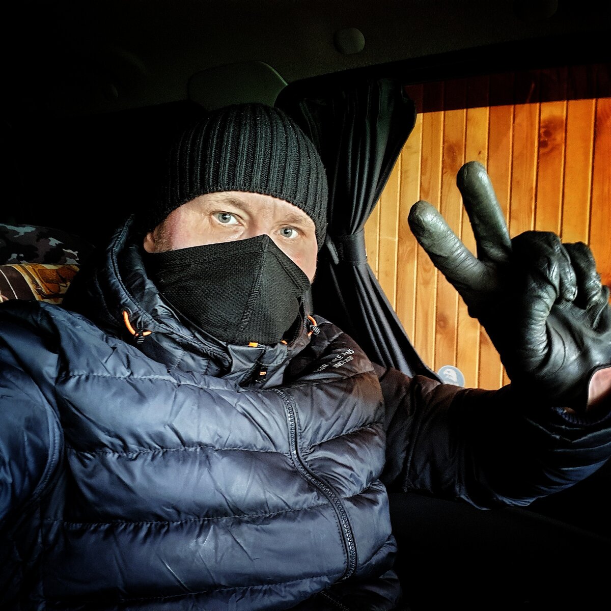 На ближайшие пару недель, для редких вылазок, это теперь обычный наряд ...