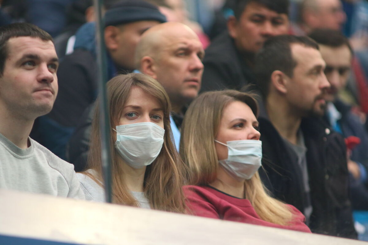 В Петербурге ежедневно выпускают свыше 125 тысяч защитных масок