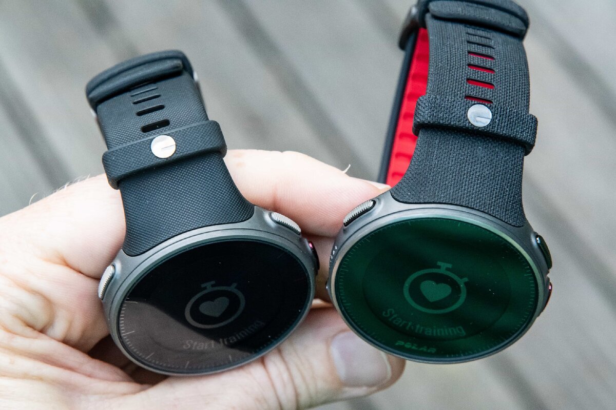 Polar Vantage V (слева) и  Polar Vantage V Titan (справа)