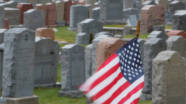 В США за сутки умерло 1400 человек