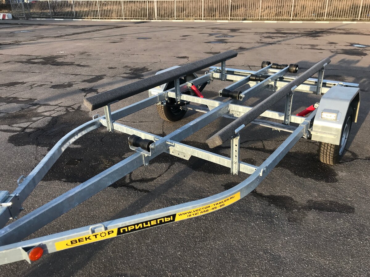 Лодочный прицеп ЛАВ 81014А на ложементах