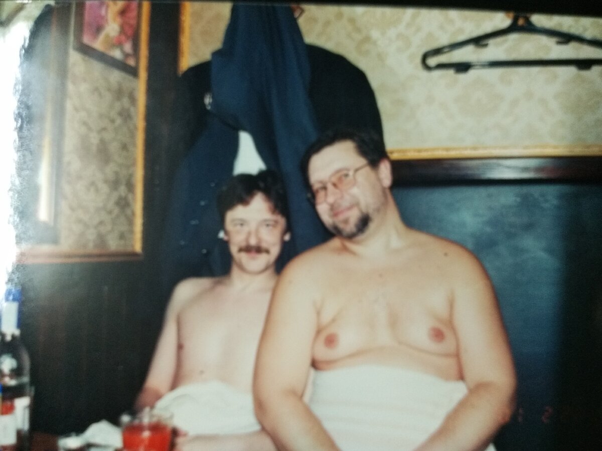 Сандуны 2001 год Саша справа