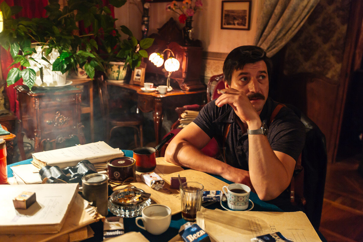 сериал охота на певицу, александр устюгов в роли следователя