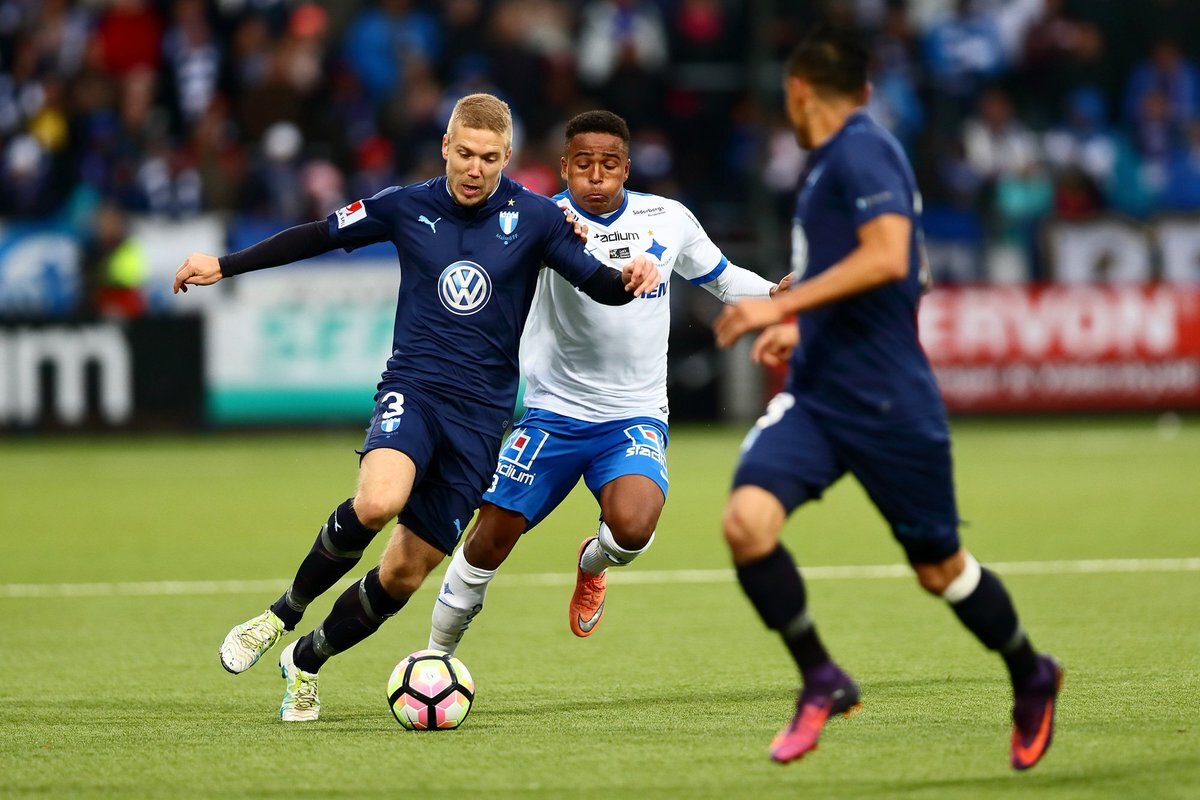 матч Allsvenskan - футбольной лиги, занимающей 22 место в таблице коэффициентов УЕФА. Для сравнения: транслируемый сейчас "Матч ТВ" чемпионат Белоруссии - на 21 месте.