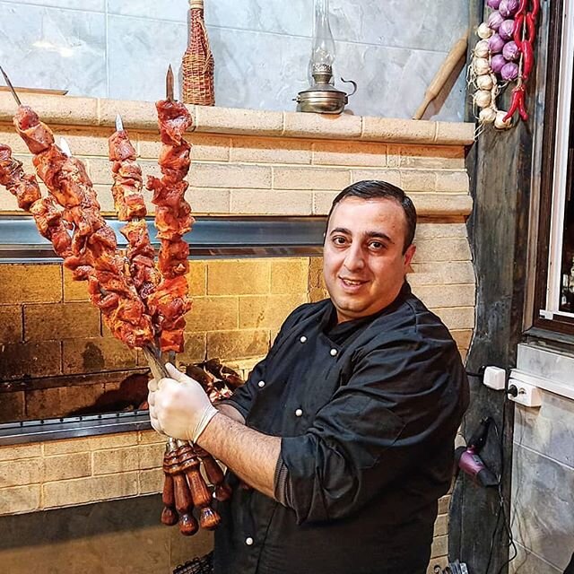 Рубэн более 30 лет зарабатывает на шашлыках.