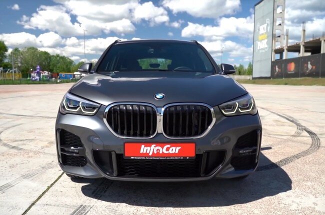 BMW X1 вид спереди