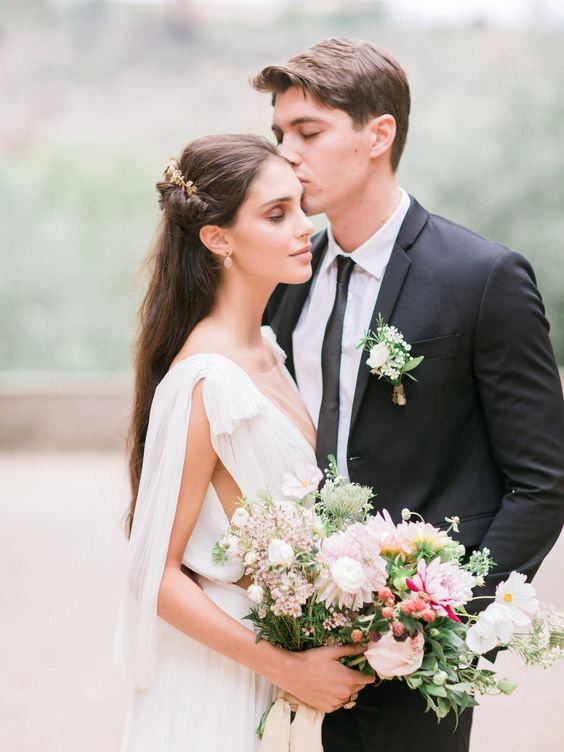 https://www.stylemepretty.com/2018/02/02/wedding-inspiration-la-badia-di-orvieto/