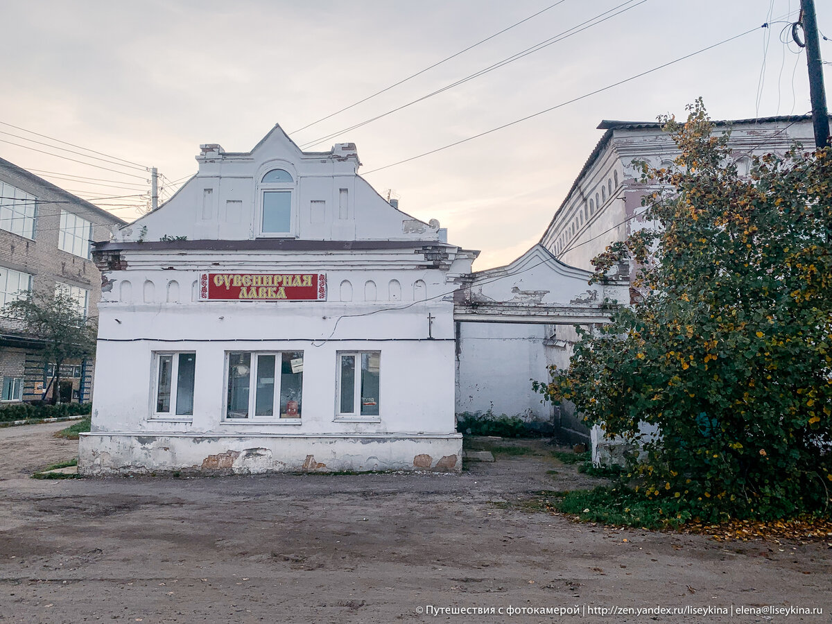 Прогулялась по Калязину, заглянула во дворы, стало обидно - ведь мог бы быть прекрасный город на берегу Волги