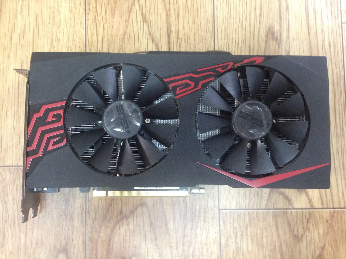 Популярная майнерская карточка Asus RX570 попала ко мне после неудачной попытки ремонта. В сервисном центре, куда владелец её сдал через неделю после покупки на авито, ничем не смогли помочь.