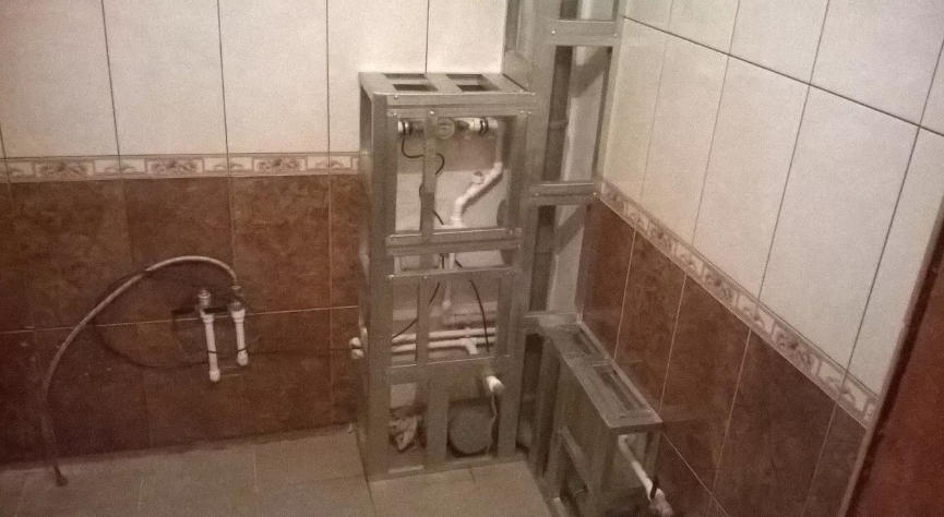 На фото ремонта ванной комнаты декоративное