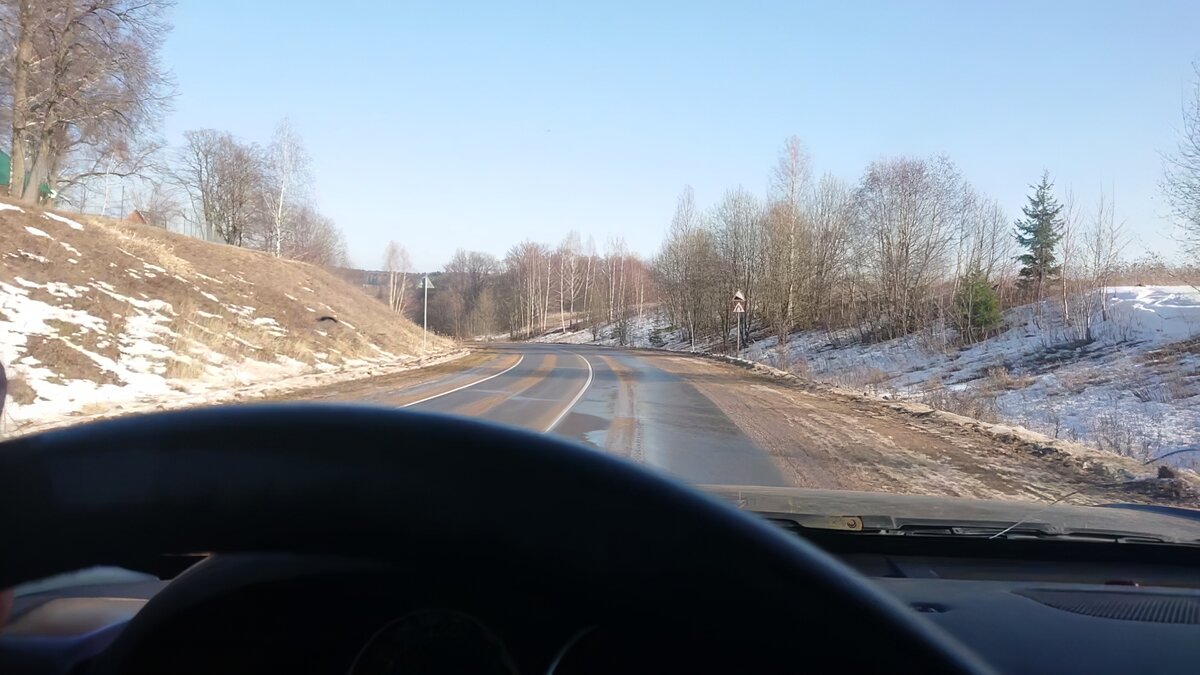 Дорога очень коварна. Кажутся сухой, но на самом деле каток. 