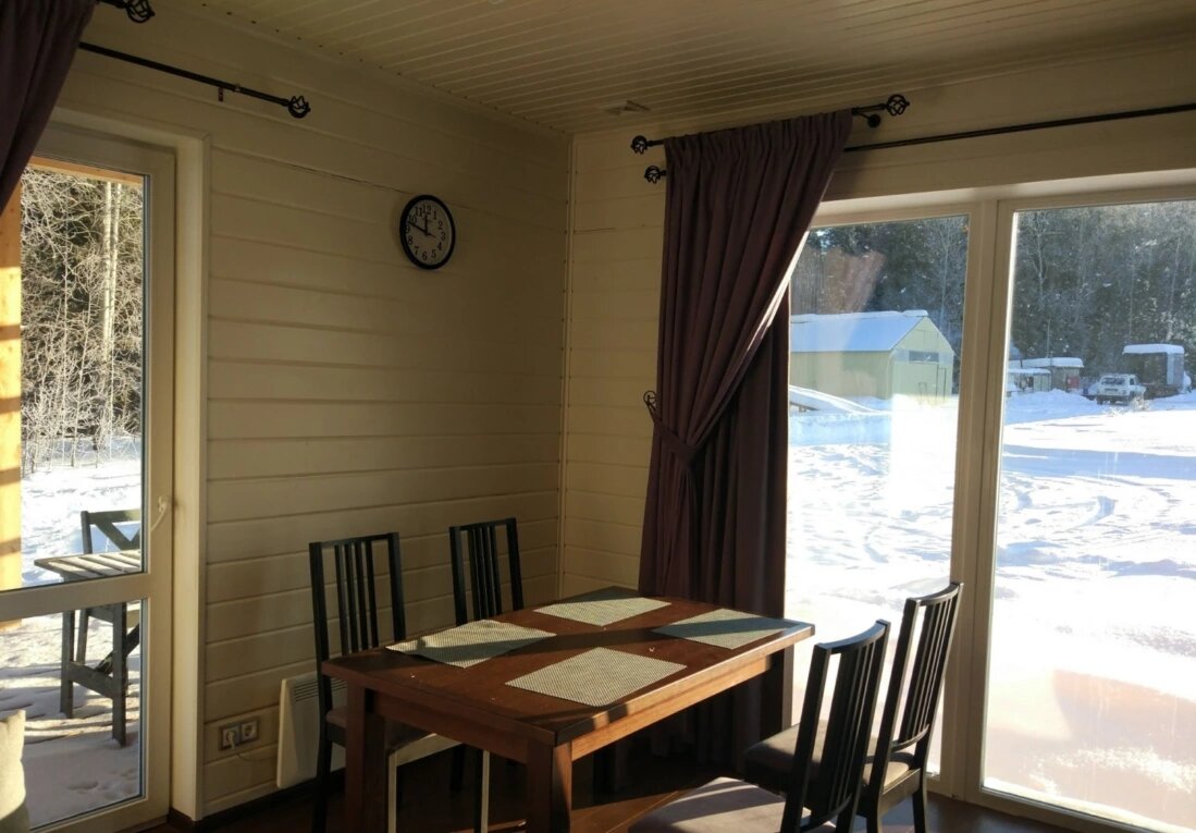 Кухня-столовая одного из домов в поселке