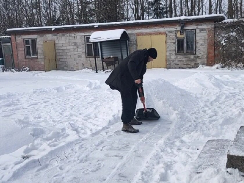 Расчистка от снега. Фото автора.