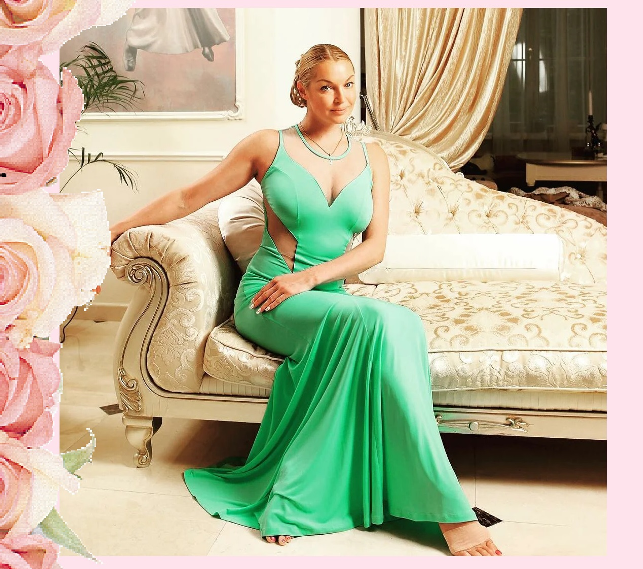 Обратите внимание на забинтованную ножку — прославилась Настя-то как прима-балерина, а это огромный труд и боль