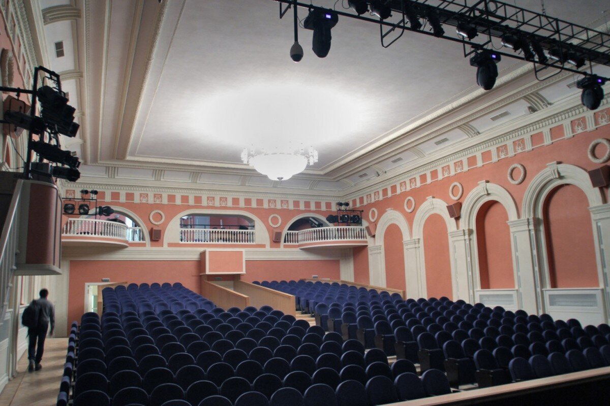 Зазеркалье (театр, где учиться студенты РГИСИ  )