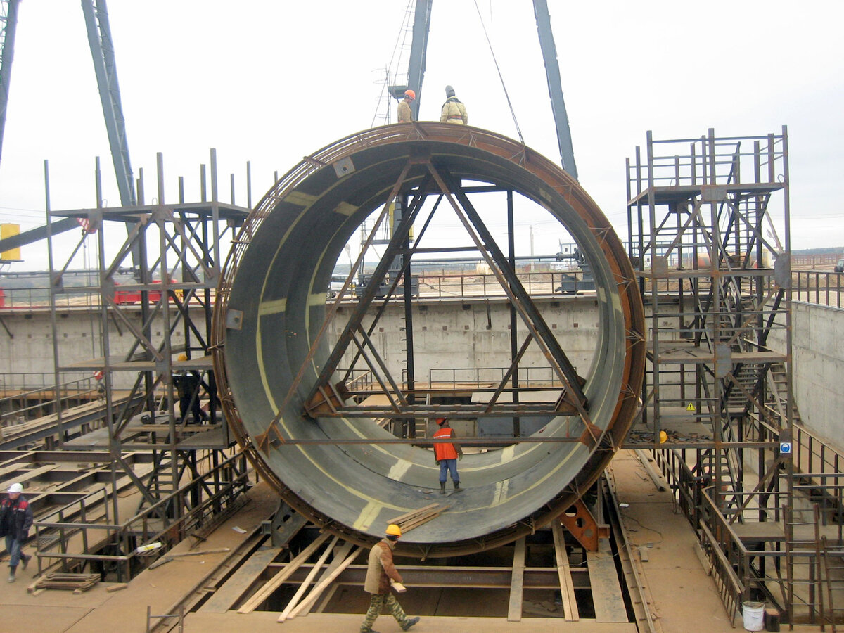 © Сайга20К / Wikimedia Commons / CC BY-SA 3.0 (Арматурный каркас водовода Загорской ГАЭС-2, 2010 год)