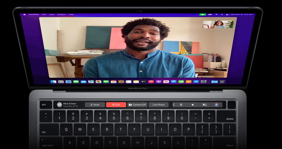 Apple скорее всего продлит жизнь старому дизайну MacBook Pro. Если верить инсайдеру, который первым рассказал о чёлке в текущих MacBook Pro, уже в марте купертинский гигант выпустит обновлённый 13-дюймовый MacBook Pro. Новая модель сохранит текущий дизайн и корпус, и речь именно о нынешней 13-дюймовой модели. То есть у нового ноутбука сохранится экран без выреза, панель Touch Bar, но у него не будет 120-герцевого экрана и нормального набора портов.  

Основным отличием будет новая SoC Apple M2. Хотя тут скорее тоже правильнее говорить об обновлении. Ожидается, что эта платформа сохранит тот же CPU, а у GPU будет на два ядра больше. Правда, возможно, будут и какие-то иные изменения. 

Судя по ранним данным DigiTimes, обновлённый MacBook Pro 13 действительно будет почти полностью идентичным текущей версии за исключением платформы.  

На данный момент MacBook Pro 13 в базовой комплектации стоит 1300 долларов.  