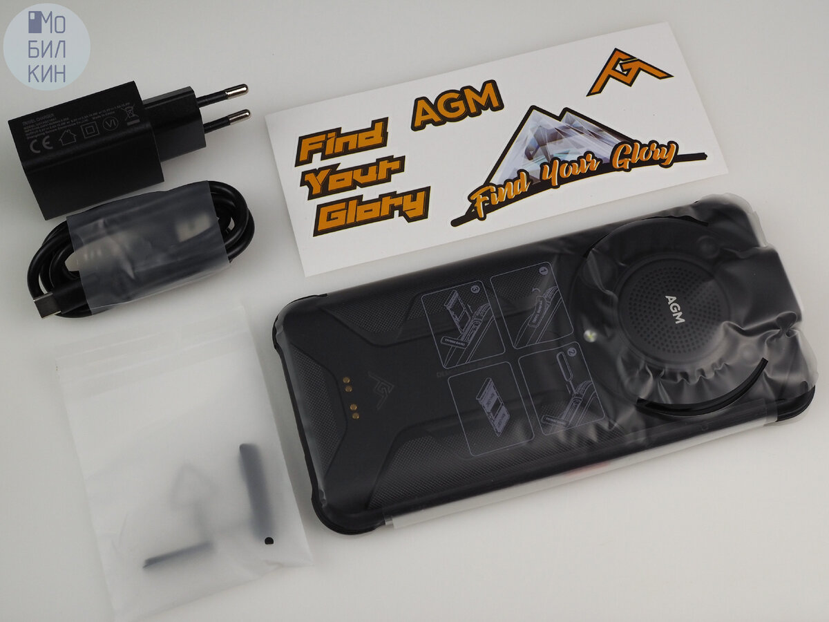 Комплектация: смартфон, сетевой адаптер 18 Вт, кабель Type-C, запасные заглушки, декоративные наклейки