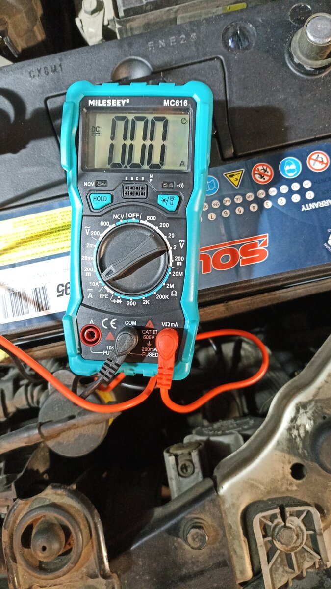 Машина хендай соната 2005 года, клиент пожаловался на утечку тока, после диагностики найдена причина, не дозарядка аккумулятора из-за этого разряжался аккумулятор. 