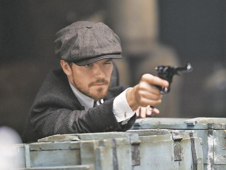 Никита Волков в «Цыпленке жареном» играет питерского бандита, образ которого вдохновлен героем произведений Исаака Бабеля. Фото: Первый канал