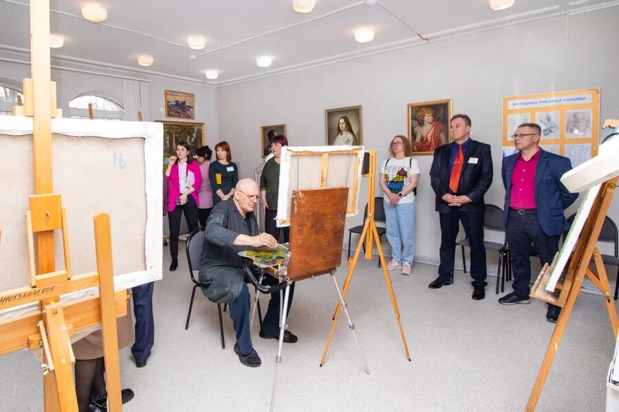 Преподаватель живописи Научного-практического реабилитационного центра