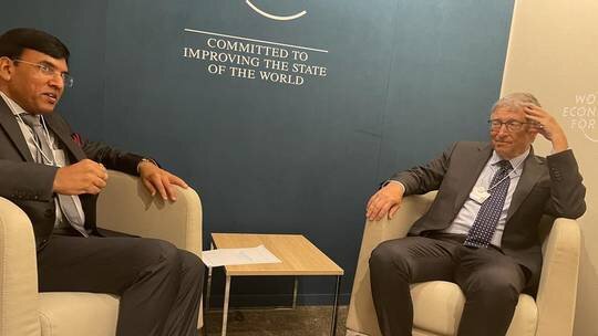 Индия может предложить "много уроков" по управлению крупномасштабными пандемиями, говорит миллиардер