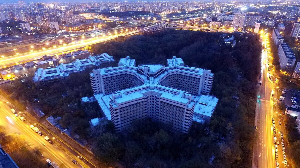 Это больница в  Ховрино в Москве...красавица и строилась...была...