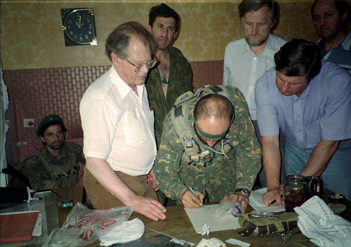 Чеченские заложники. Штурм больницы в Буденновске 1995. Терроризм Буденновск 1995.