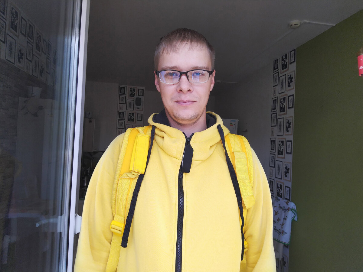 В свободное время Алексей играет в компьютерные игры, читает и путешествует.