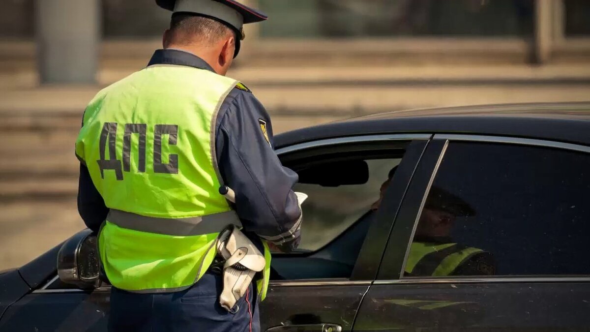 Инспекторы ГИБДД нередко останавливают машины и так было, будет во все времена.