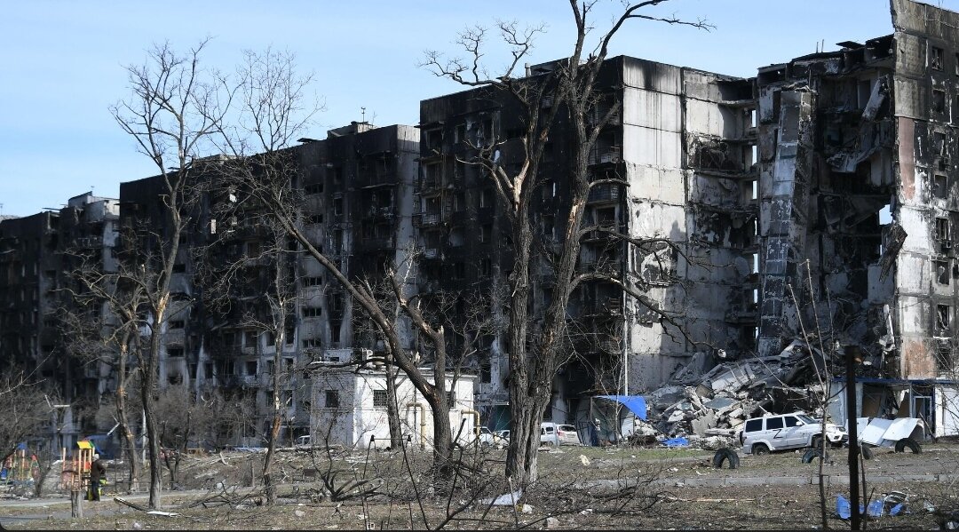 Мариуполь.  Разрушенный жилой дом. Фото с сайта ria.ru
