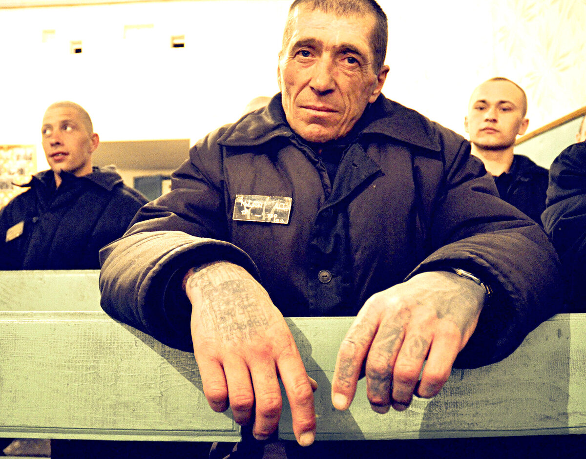 Перед тюрьмой. Парамонов Василий Федорович. Уголовники.