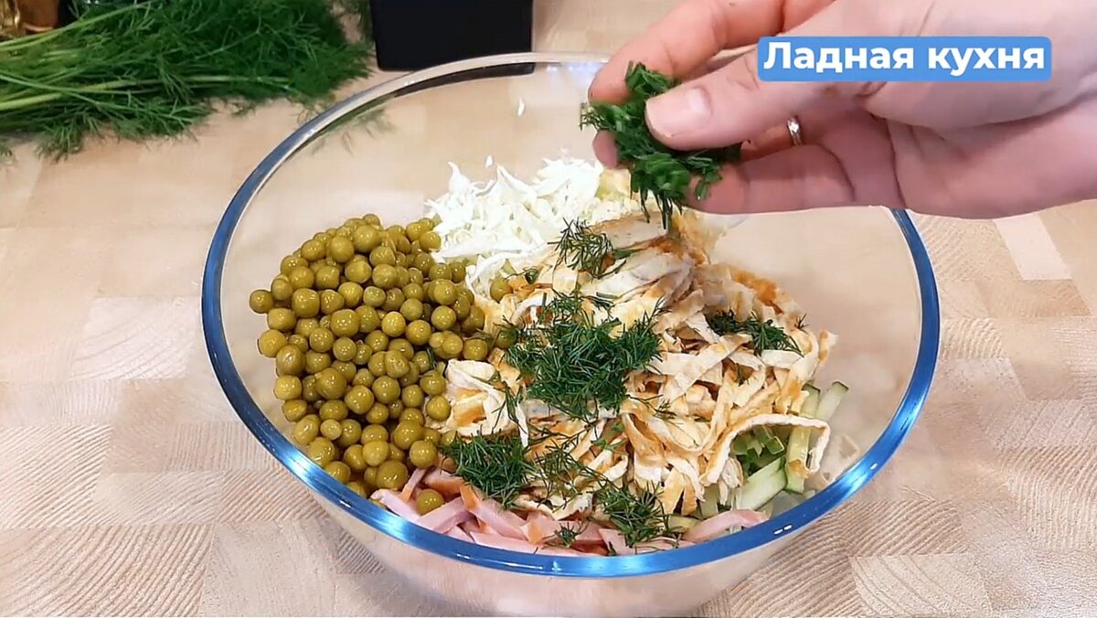 Два прекрасных Салата. Оба вкусные - заслуживают внимания. Один часто  готовлю на ужин, а другой салат на праздник | Ладная кухня | Дзен