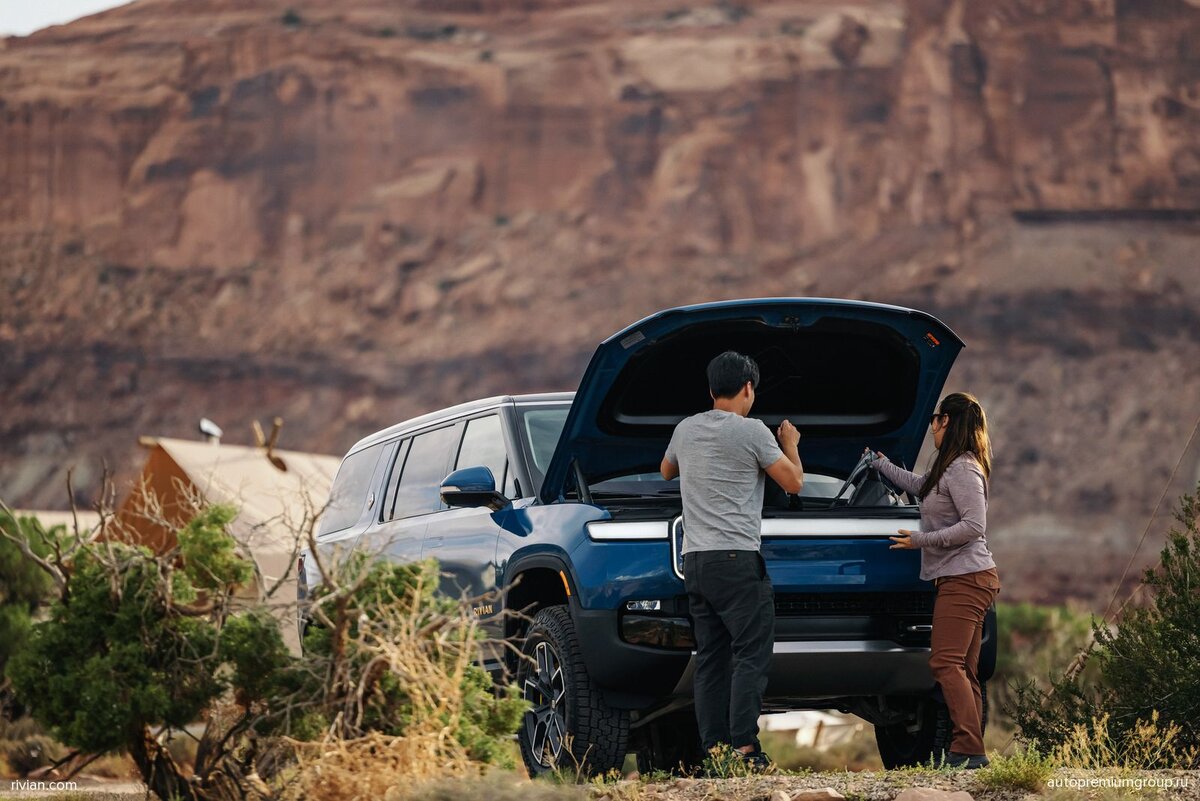 Rivian r1s внедорожник кино девушка сын Фили