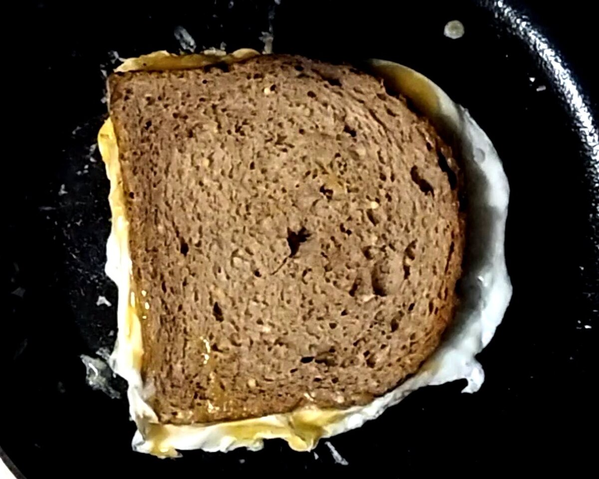 ЕСЛИ ХЛЕБ СВЕРХУ В СЫРОМ ЯЙЦЕ- ВСЁ ИДЁТ ПО ПЛАНУ 😉