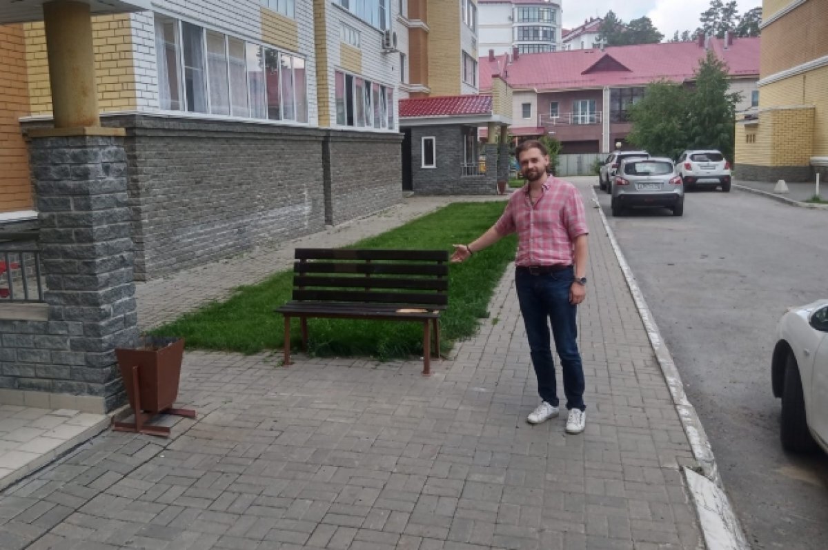    Михаил у места происшествия.