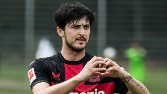    Экс-футболист "Зенита" Азмун перешел в "Рому" на правах аренды Даниил Шалонников